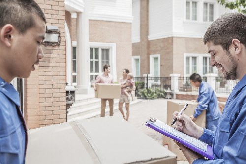Moving van service for Docklands apartment relocations