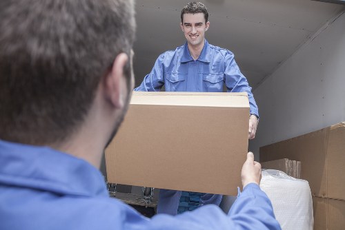 Packing and transport support for a Docklands home or office move